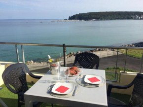 Une terrasse sur la mer